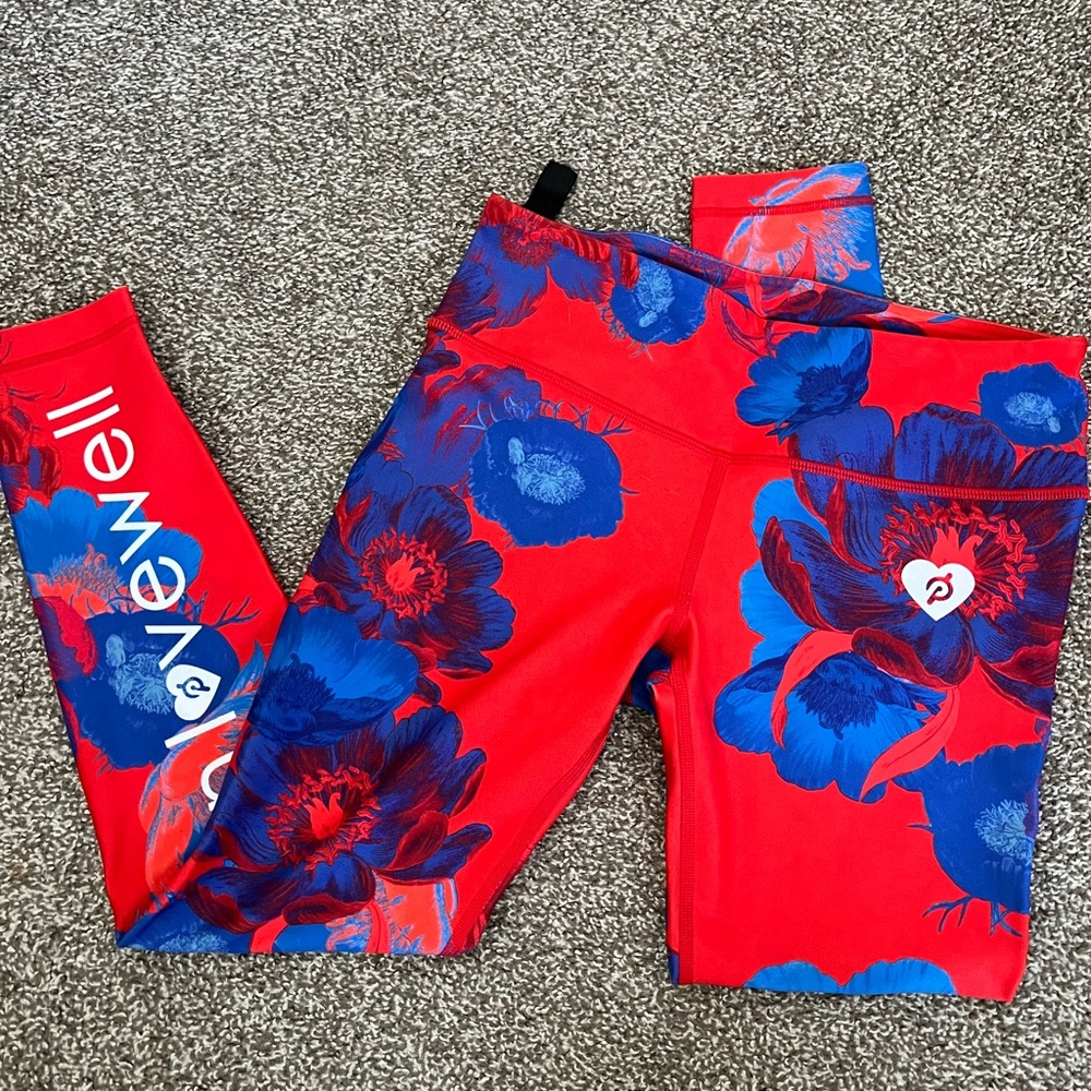 With x Peloton Emma red and blue floral leggings size M